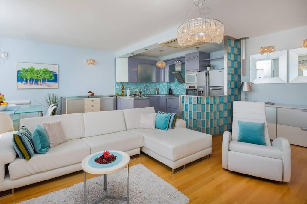 Brilliant Blue Luxury Apartament *